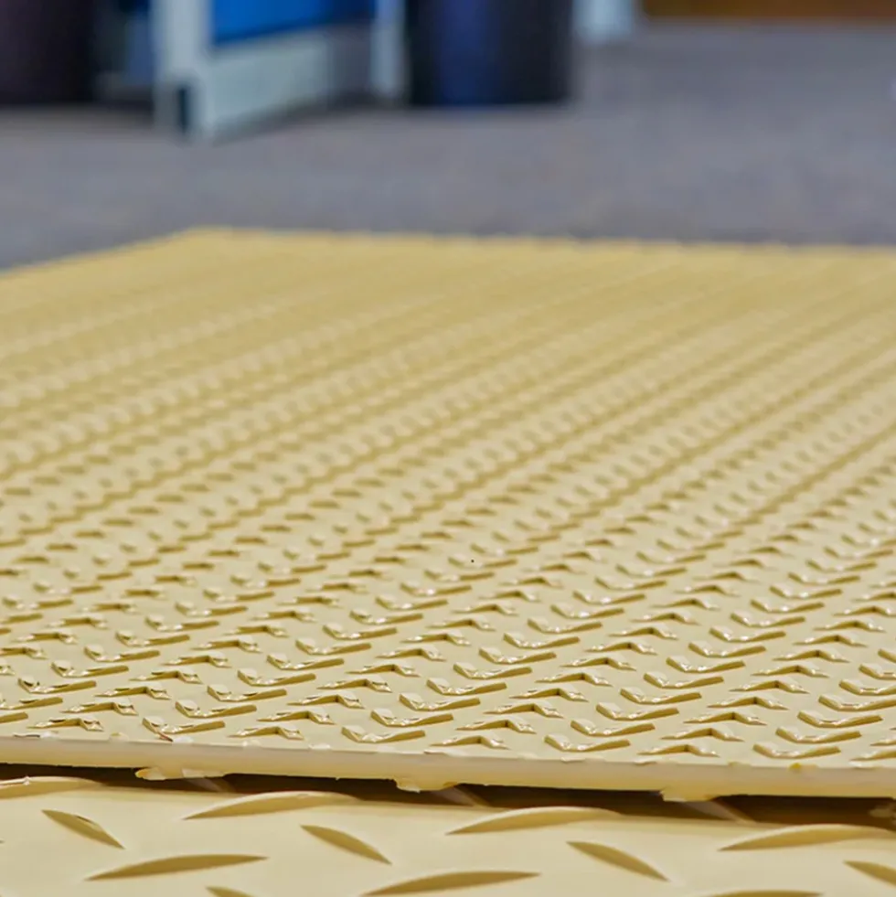Blue Gator Lite Ground Protection Diamond Mat Tan 3/8 Inch x 4x8 Ft.