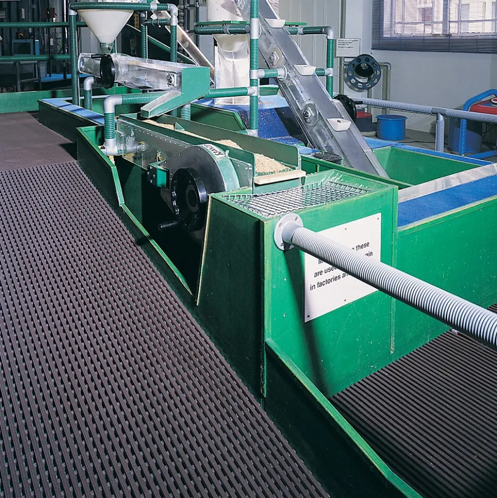 Flexigrid Industrial Matting 3 x 33 ft Roll