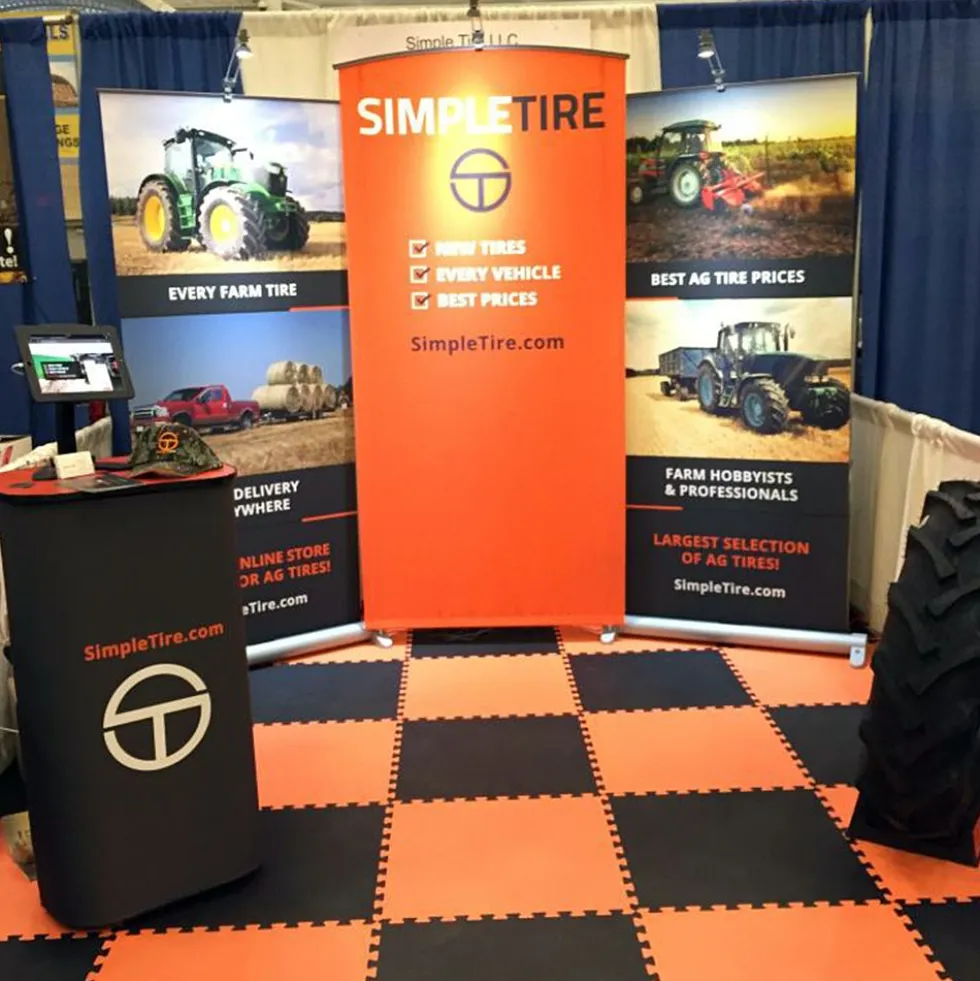 Foam Premium Interlocking Trade Show Mats 10x10 Ft. Kit