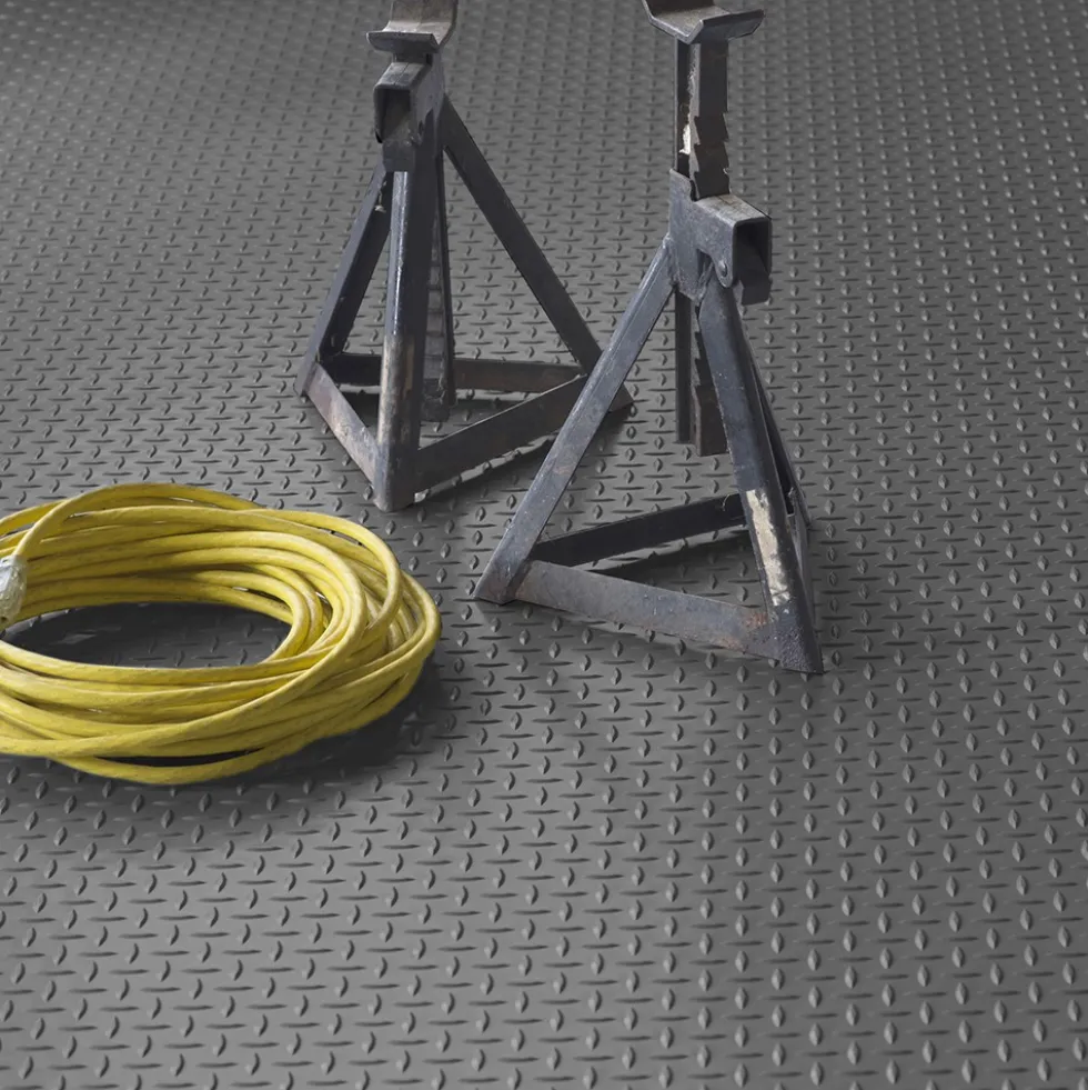 G-Floor Diamond Tread Garage Floor Roll 1.9 mm x 7.6x17 Ft.