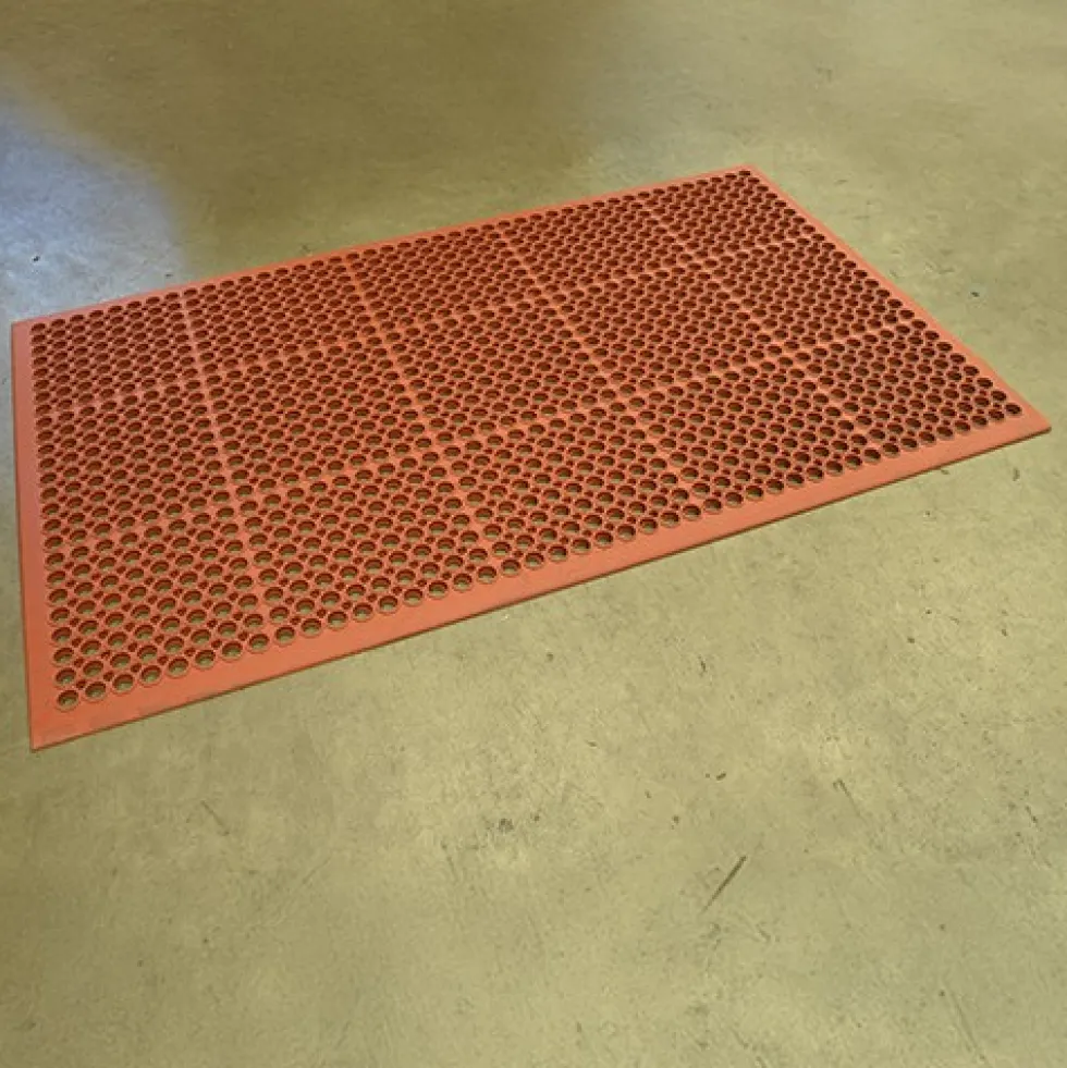 VIP Topdek Senior Red Mat 36x59.5 Inches