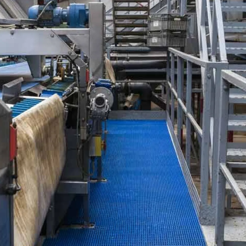 Vynagrip Heavy Duty Industrial Matting Colors 4 x 33 ft Roll