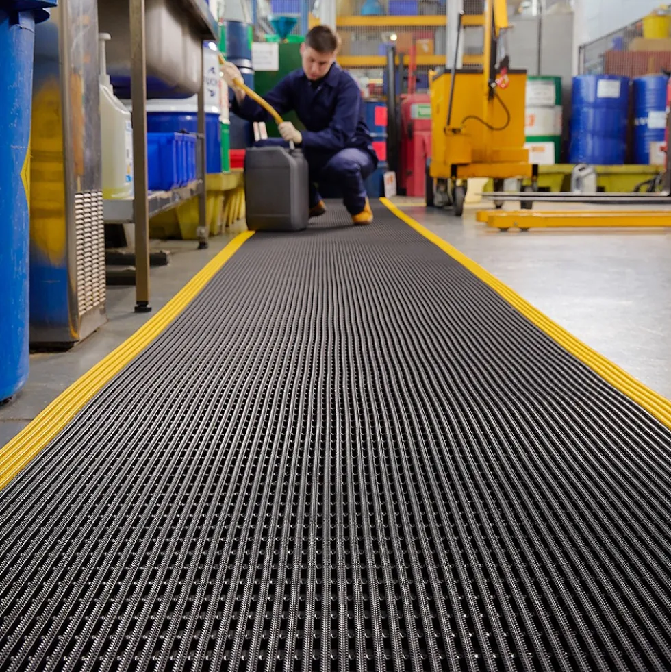 Vynagrip Plus Heavy Duty Industrial Matting 4 x 33 ft Roll