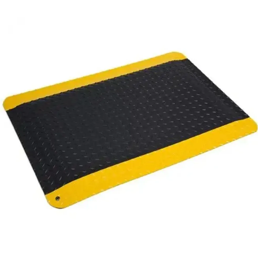 Wearwell Diamond-PlateSpongeCote3x10 Ft.Blackw/Yellow Borders